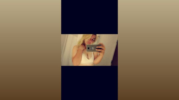 Full leaked Show your girlfriend private onlyfans photo