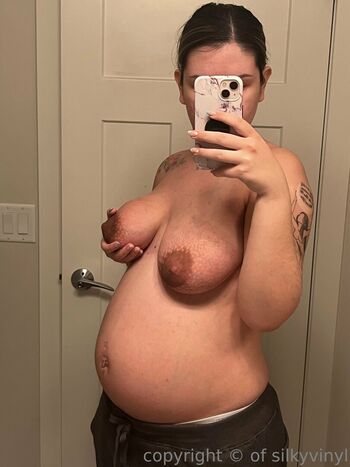 Full leaked Silkyvinyl private onlyfans photo