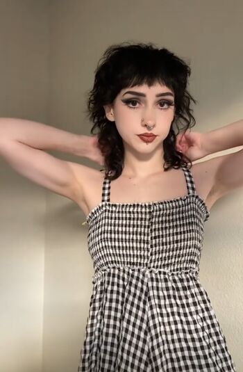 Full leaked Smallwoundedfawn private onlyfans photo