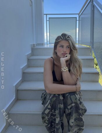Full leaked Sophie schnur private onlyfans photo
