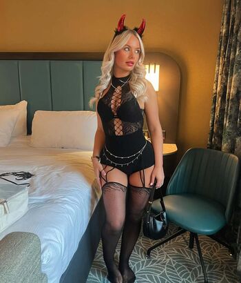 Full leaked Sophiepalmerx private onlyfans photo