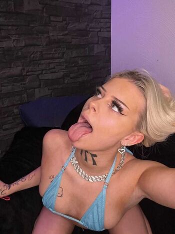 Full leaked Sophioosh private onlyfans photo
