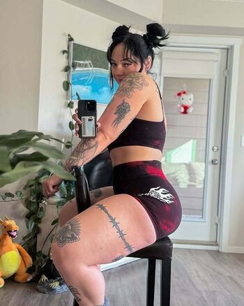 Strong AND Curvy Women