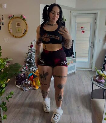 Strong AND Curvy Women