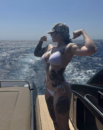 Full leaked Strongwaifu private onlyfans photo