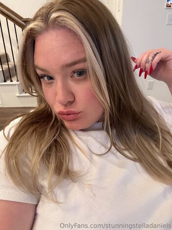 stunningstelladaniels