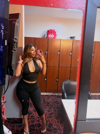 Full leaked Sukiwithagoodcoochie private onlyfans photo