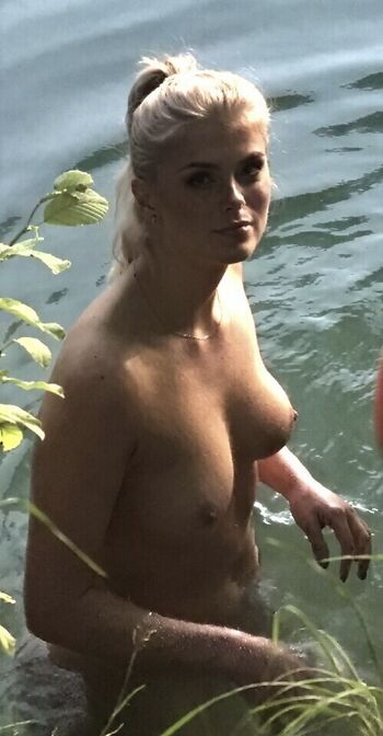 Full leaked Swedish girls private onlyfans photo