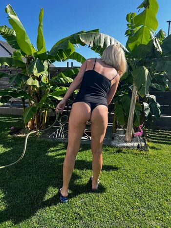 Full leaked Swingermom private onlyfans photo