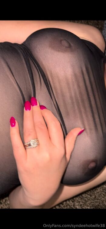 syndeehotwife38