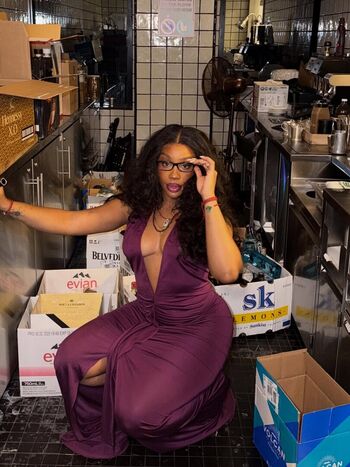 Full leaked Lucy pinder / private onlyfans photo