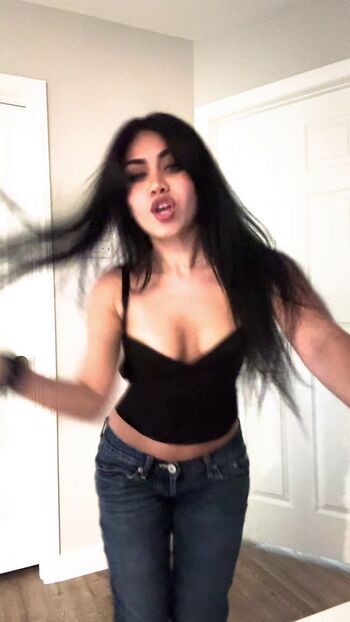 Full leaked Tara yummy private onlyfans photo