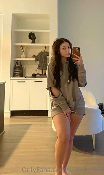 Full leaked Tayler hills private onlyfans photo