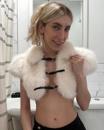 Tessa Belle Comedian