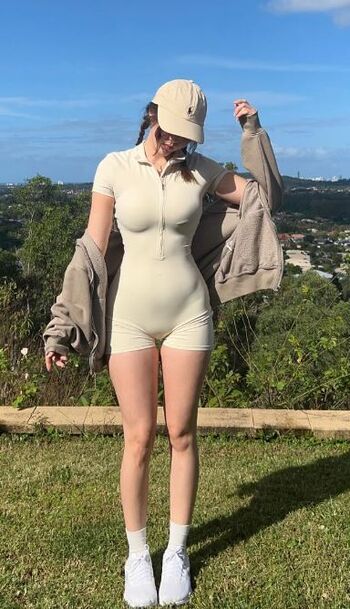 Full leaked Thai girls private onlyfans photo
