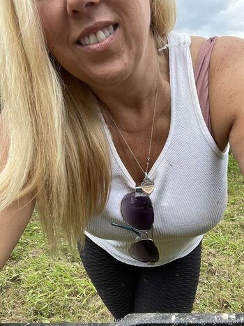 Full leaked The naughty cougar private onlyfans photo