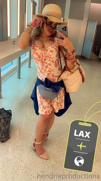 Full leaked Thehollyhendrix private onlyfans photo