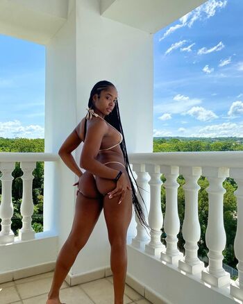 theniknikcourtney