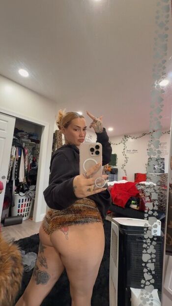Full leaked Therealroyalskye private onlyfans photo