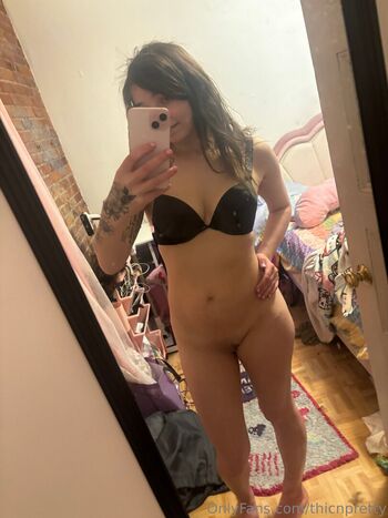 Full leaked Thicnpretty private onlyfans photo
