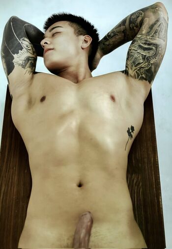 Full leaked Tituslow private onlyfans photo