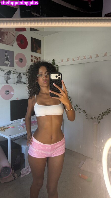 https: / ttahlula Фото оголеного OnlyFans #231