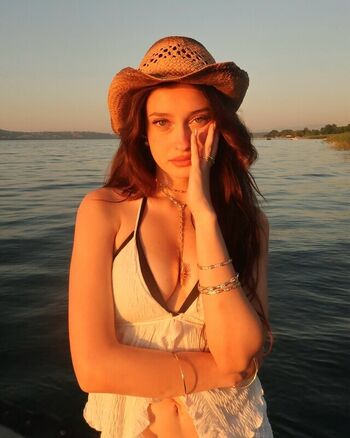 Full leaked Turkish girls page private onlyfans photo