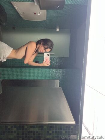 Full leaked Tutyzulu page private onlyfans photo