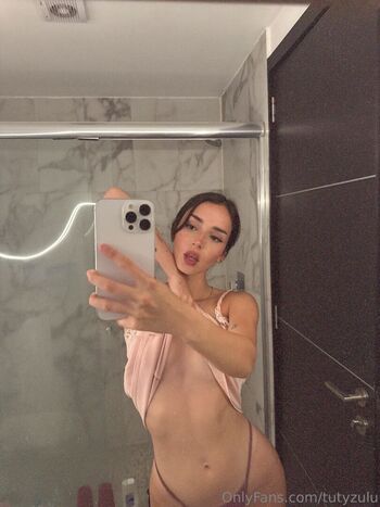 Full leaked Tutyzulu page private onlyfans photo