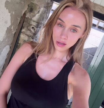 Full leaked Una healy page private onlyfans photo