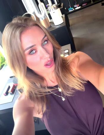 Full leaked Una healy private onlyfans photo