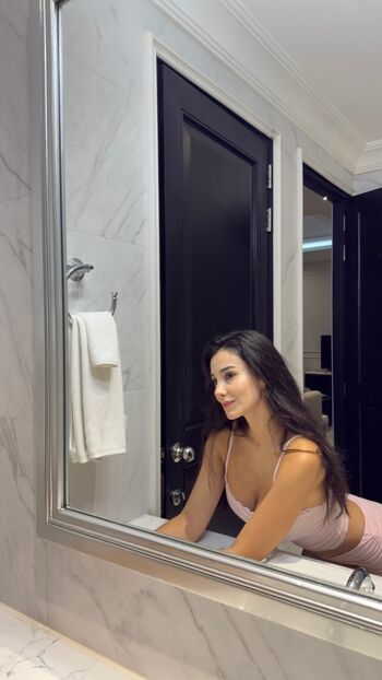 Full leaked Vahide bulu private onlyfans photo