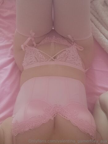 Full leaked Valentina gamerfoxy aux page private onlyfans photo