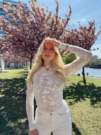 Full leaked Vallixpauline page private onlyfans photo