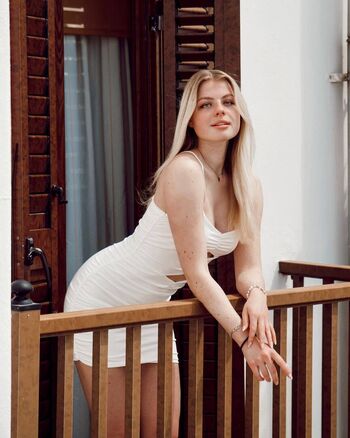 Full leaked Vallixpauline private onlyfans photo