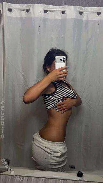 Full leaked Valonaash private onlyfans photo