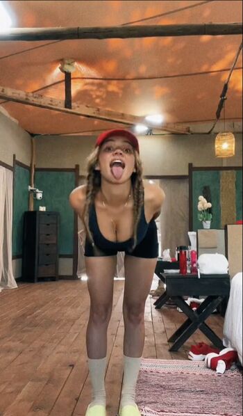 Valya Karnaval