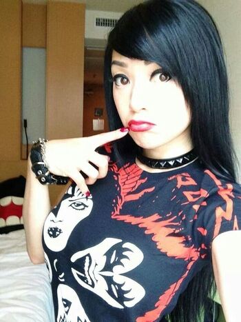 Vampybitme Linda Le
