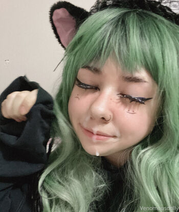 Venomous_dolly
