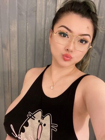 Full leaked Vickibaybeee private onlyfans photo