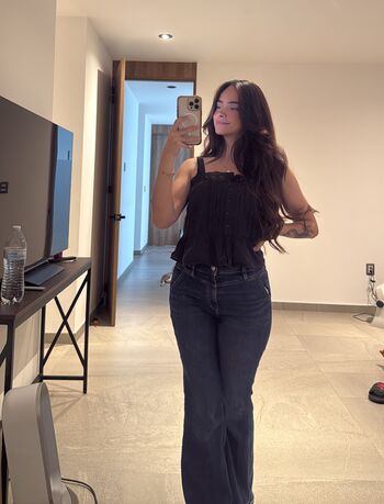 Full leaked Vickypalami private onlyfans photo
