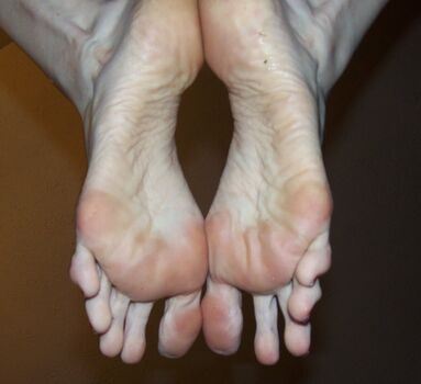 Violet's Toes (Violet's Perfect Feet