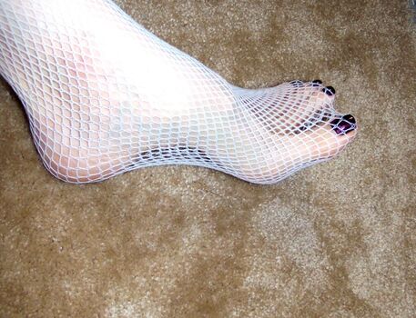 Violet's Toes (Violet's Perfect Feet