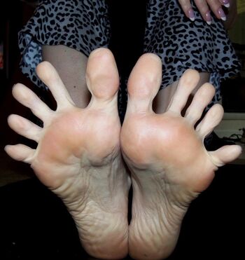 Violet's Toes (Violet's Perfect Feet