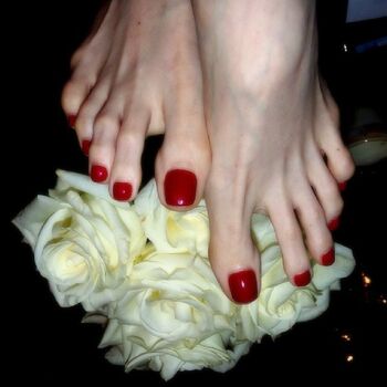 Full leaked Violet s toes violet s perfect feet private onlyfans photo