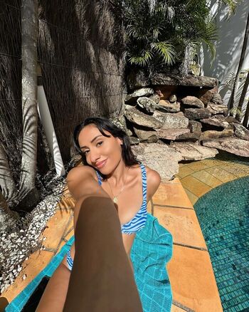 Violeta Dee