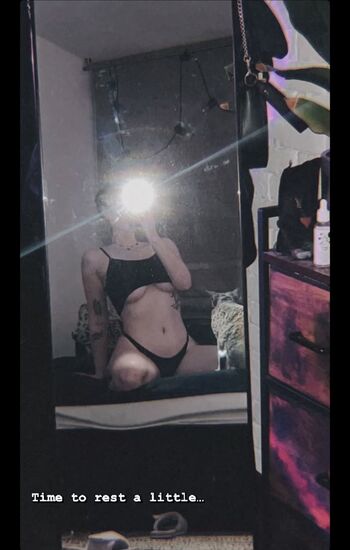 Full leaked Vivickivvv private onlyfans photo