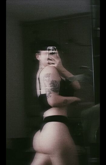 Full leaked Vivickivvv private onlyfans photo