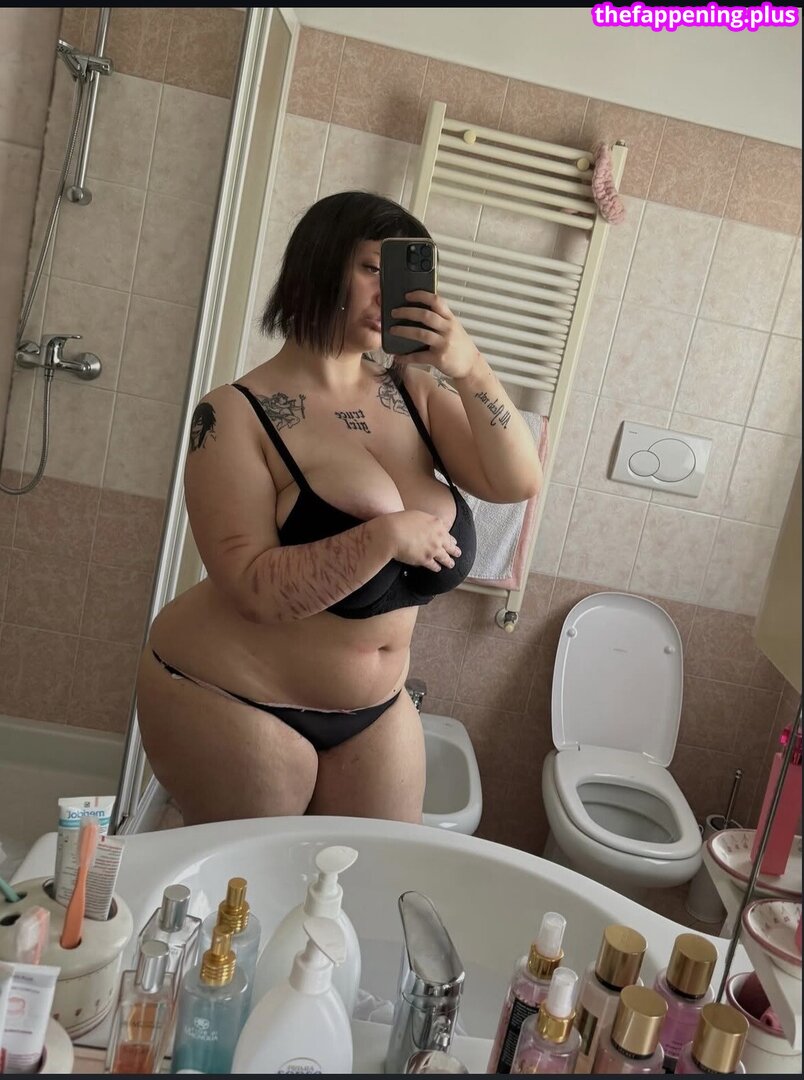 Mxmmytina / VVALENTINABONETALLI Fotografie OnlyFans Dezbrăcată #130