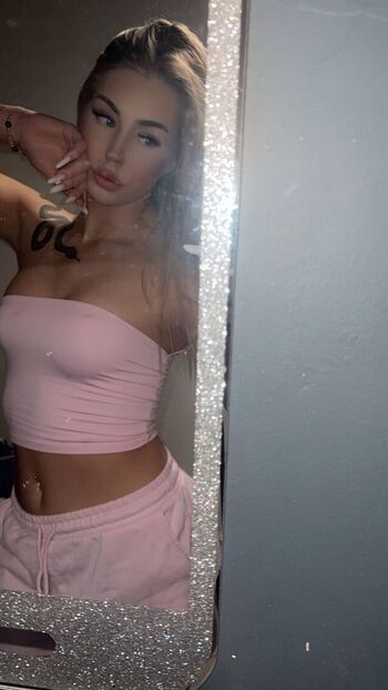 Full leaked Vvikaraa private onlyfans photo